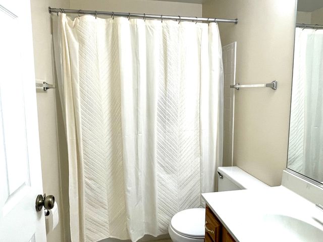 20 Ashburn Court W2, Schaumburg, IL 60193