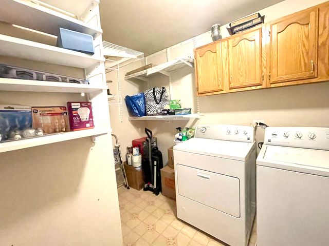 20 Ashburn Court W2, Schaumburg, IL 60193