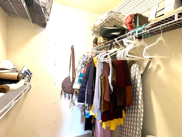 20 Ashburn Court W2, Schaumburg, IL 60193