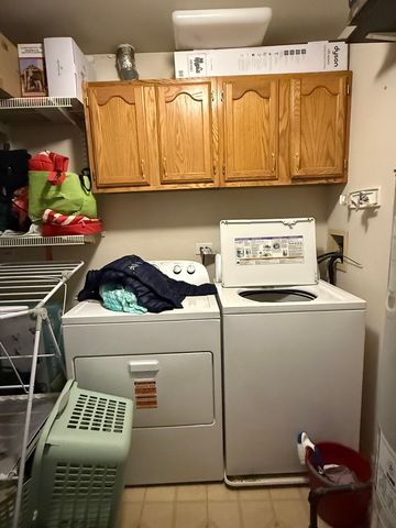 20 Ashburn Court W2, Schaumburg, IL 60193