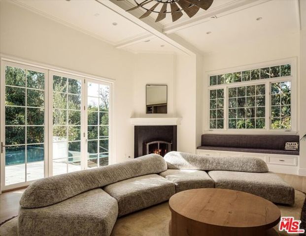 11579 W Sunset Boulevard, Los Angeles, CA 90049