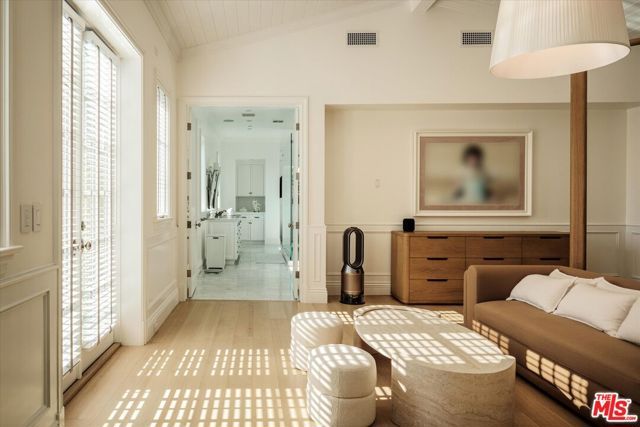 11579 W Sunset Boulevard, Los Angeles, CA 90049