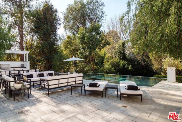 11579 W Sunset Boulevard, Los Angeles, CA 90049