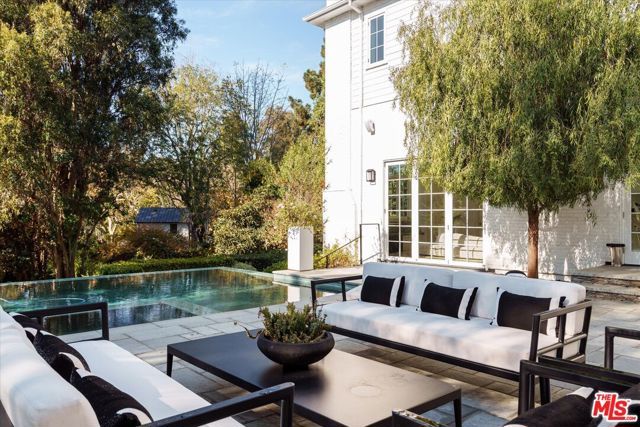 11579 W Sunset Boulevard, Los Angeles, CA 90049