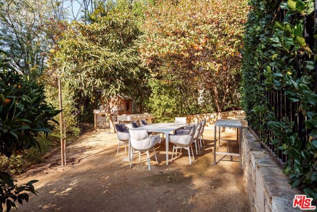 11579 W Sunset Boulevard, Los Angeles, CA 90049