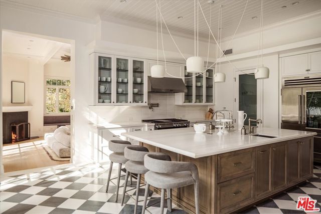 11579 W Sunset Boulevard, Los Angeles, CA 90049