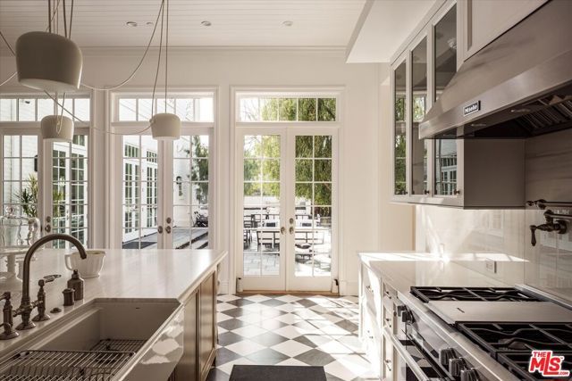 11579 W Sunset Boulevard, Los Angeles, CA 90049