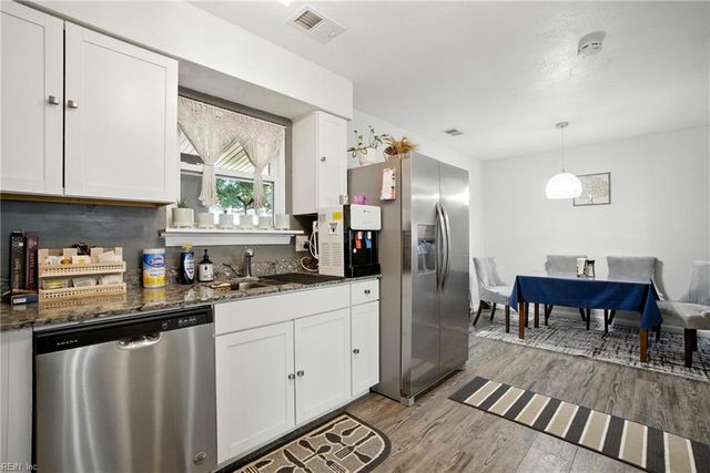 3233 Manor Glenn CT, Virginia Beach, VA 23453