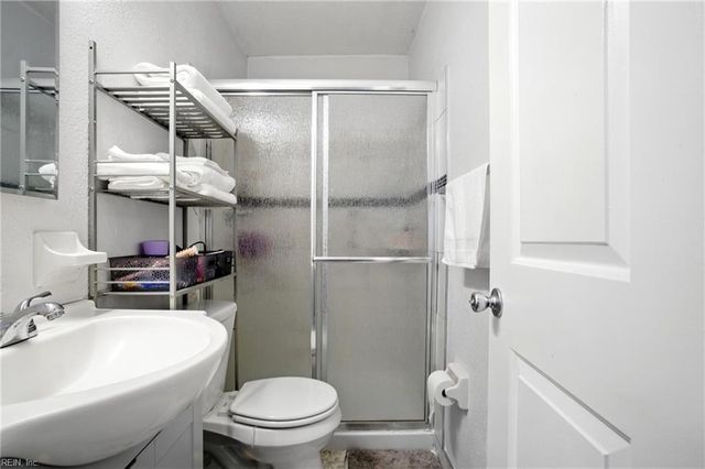 3233 Manor Glenn CT, Virginia Beach, VA 23453
