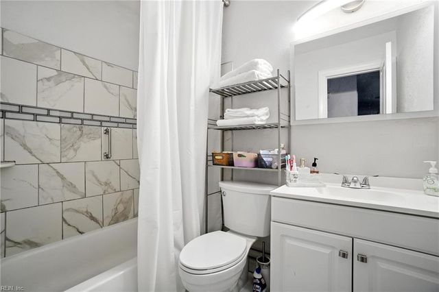 3233 Manor Glenn CT, Virginia Beach, VA 23453