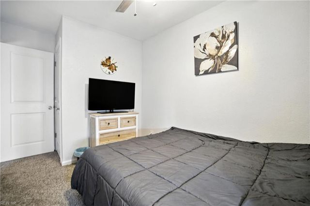 3233 Manor Glenn CT, Virginia Beach, VA 23453