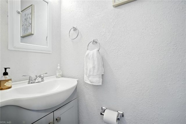 3233 Manor Glenn CT, Virginia Beach, VA 23453