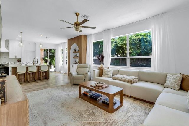 10777 Charleston Place, Cooper City, FL 33026