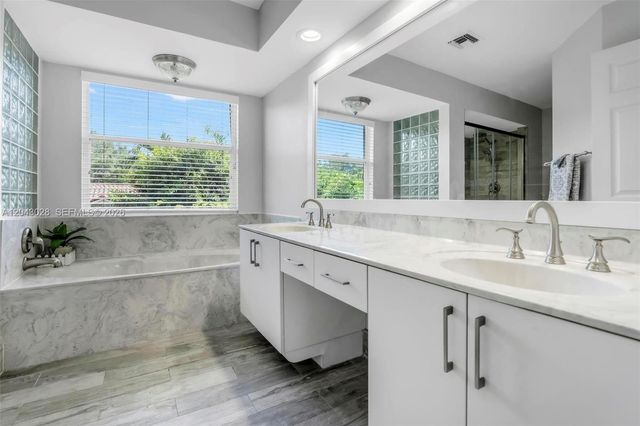 10777 Charleston Place, Cooper City, FL 33026