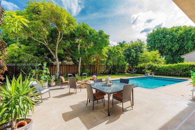 10777 Charleston Place, Cooper City, FL 33026