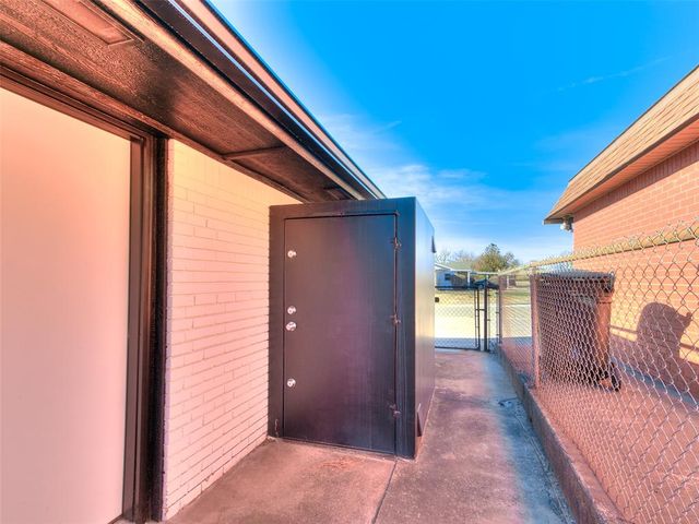 106 Briarwood Street, Moore, OK 73160