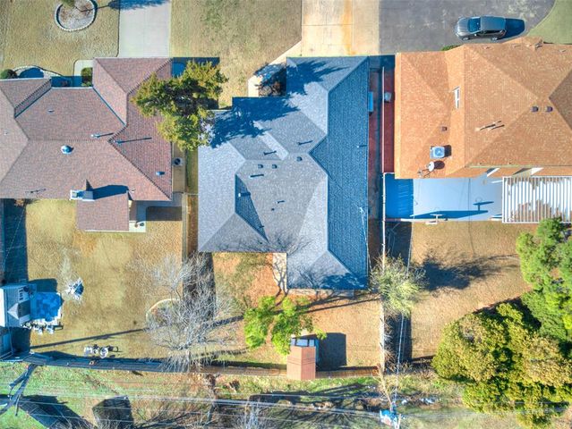 106 Briarwood Street, Moore, OK 73160