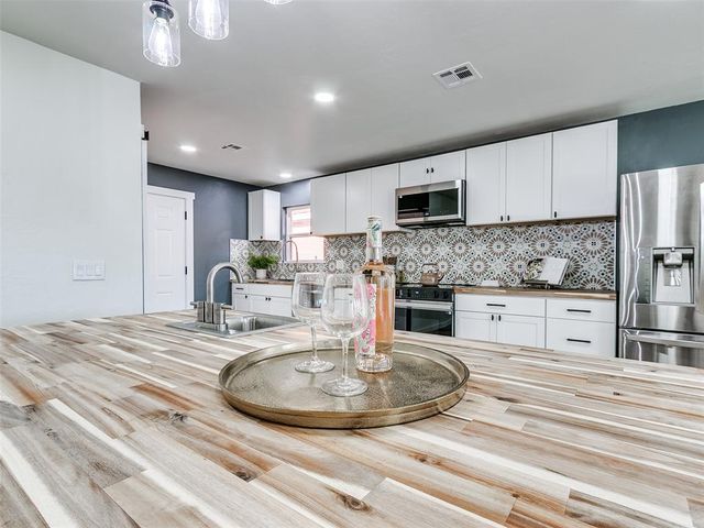 106 Briarwood Street, Moore, OK 73160