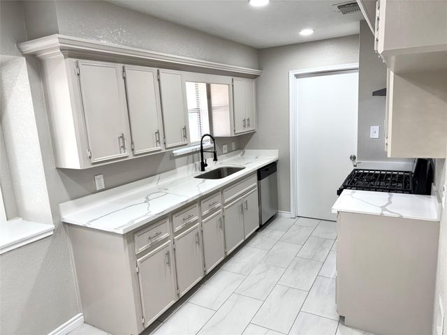 2906 Spring Creek Lane, Pearland, TX 77581