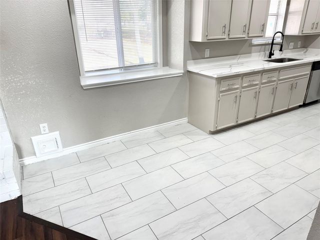 2906 Spring Creek Lane, Pearland, TX 77581