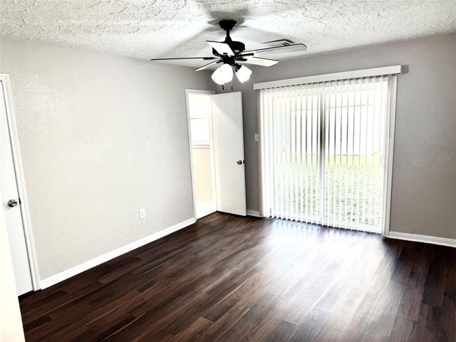 2906 Spring Creek Lane, Pearland, TX 77581