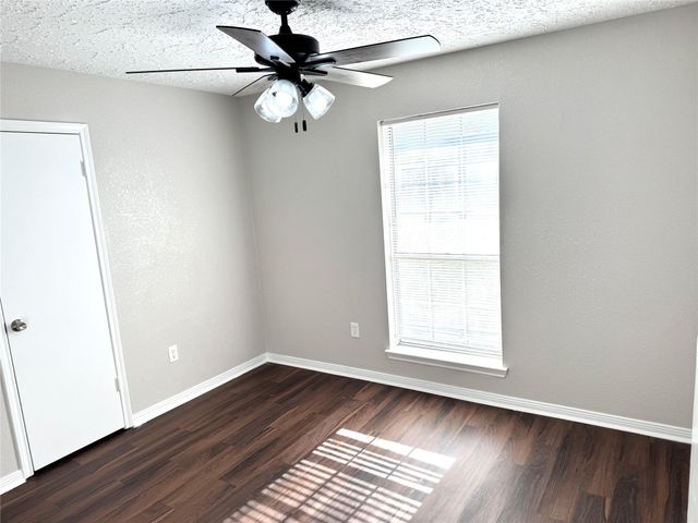 2906 Spring Creek Lane, Pearland, TX 77581