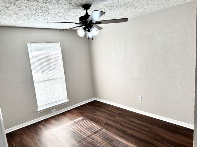 2906 Spring Creek Lane, Pearland, TX 77581