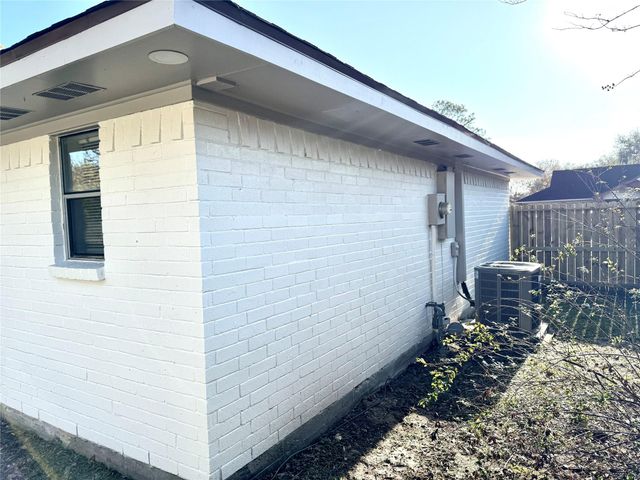 2906 Spring Creek Lane, Pearland, TX 77581