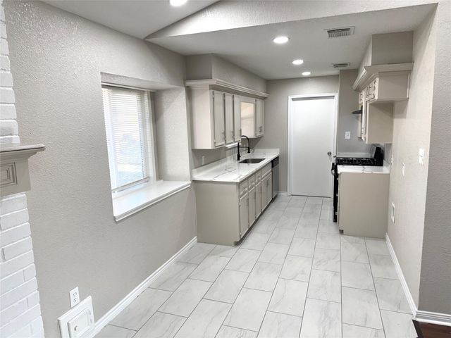 2906 Spring Creek Lane, Pearland, TX 77581