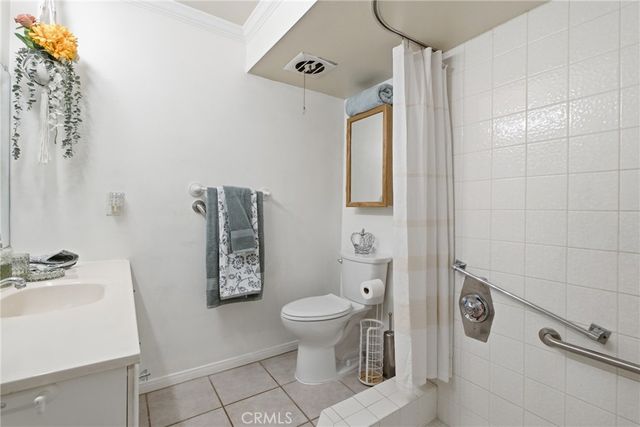 19158 Avenue Of The Oaks C, Newhall, CA 91321