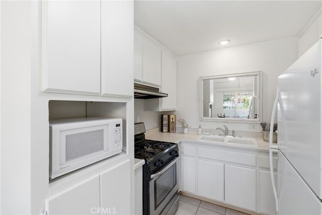 19158 Avenue Of The Oaks C, Newhall, CA 91321