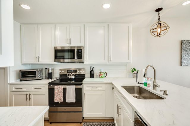 7700 Seawall Boulevard 302, Galveston, TX 77551