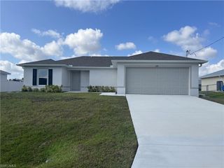 3218 NE 14th PL, Cape Coral, FL 33909