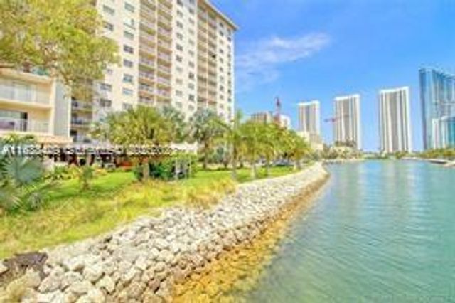 400 Kings Point Dr 320, Sunny Isles Beach, FL 33160