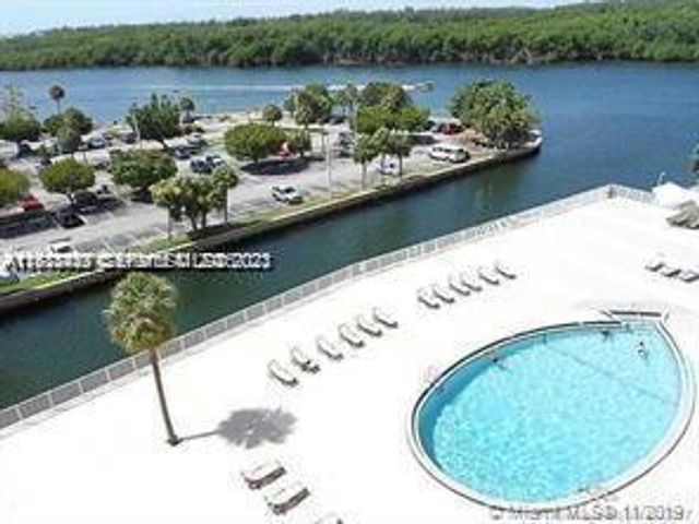 400 Kings Point Dr 320, Sunny Isles Beach, FL 33160