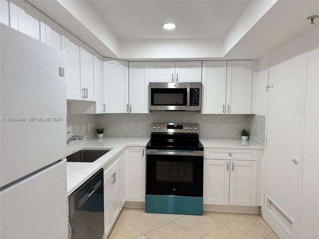 400 Kings Point Dr 320, Sunny Isles Beach, FL 33160