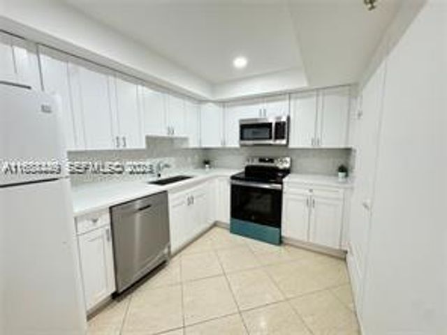 400 Kings Point Dr 320, Sunny Isles Beach, FL 33160