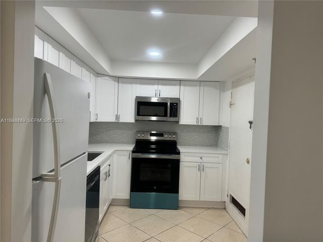 400 Kings Point Dr 320, Sunny Isles Beach, FL 33160