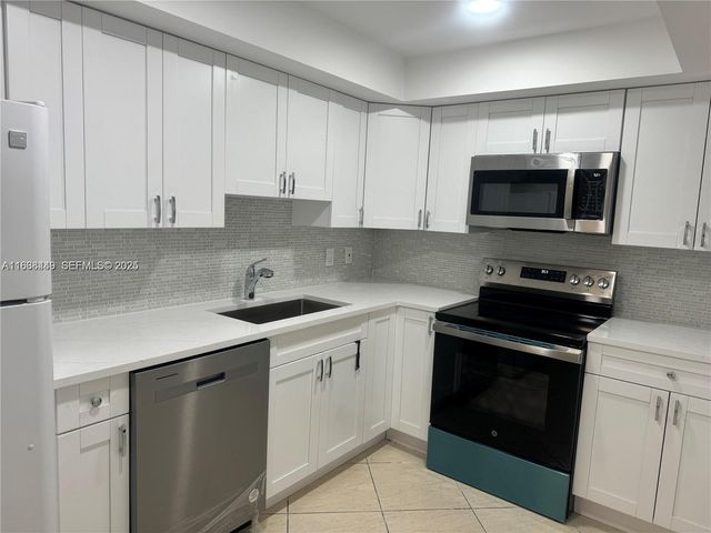 400 Kings Point Dr 320, Sunny Isles Beach, FL 33160