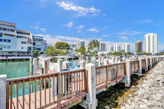 400 Kings Point Dr 320, Sunny Isles Beach, FL 33160