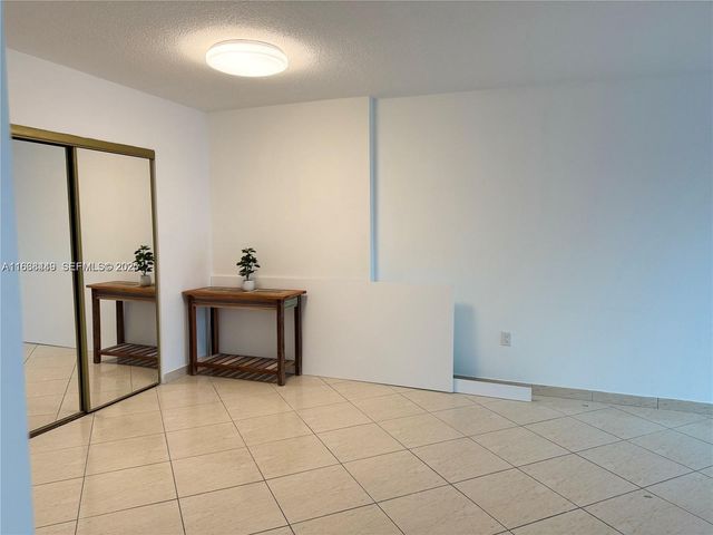 400 Kings Point Dr 320, Sunny Isles Beach, FL 33160