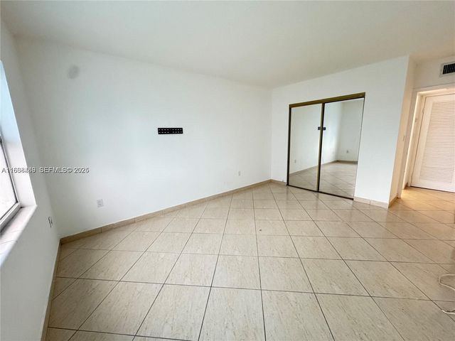 400 Kings Point Dr 320, Sunny Isles Beach, FL 33160