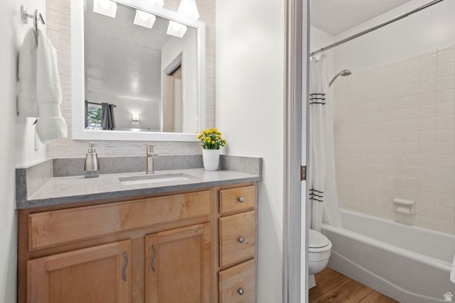 7002 S DEREK HOLLOW CV, Midvale, UT 84047