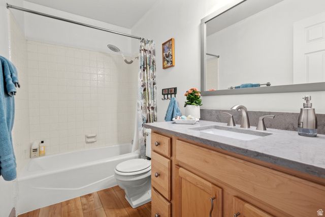 7002 S DEREK HOLLOW CV, Midvale, UT 84047