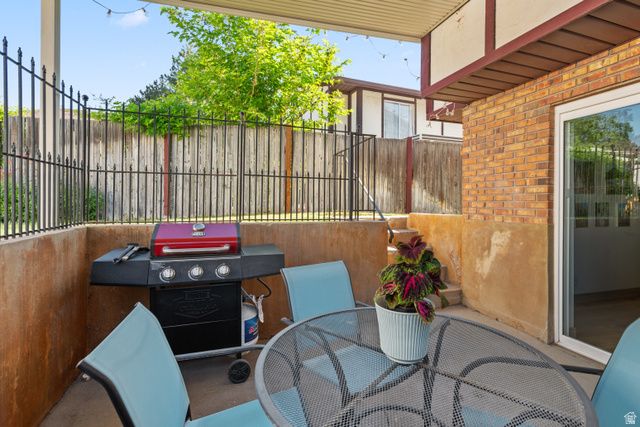 7002 S DEREK HOLLOW CV, Midvale, UT 84047