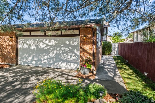 7002 S DEREK HOLLOW CV, Midvale, UT 84047