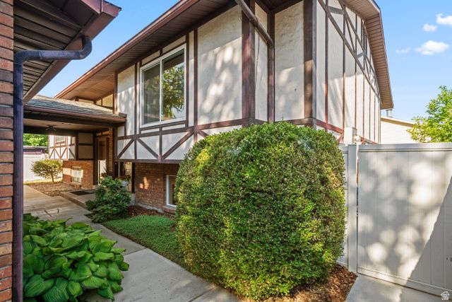 7002 S DEREK HOLLOW CV, Midvale, UT 84047