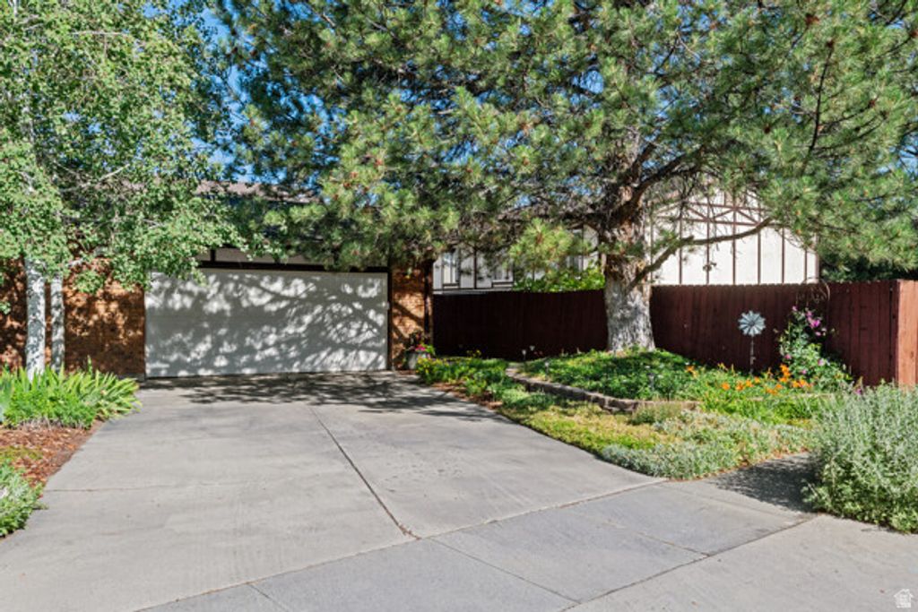 7002 S DEREK HOLLOW CV, Midvale, UT 84047