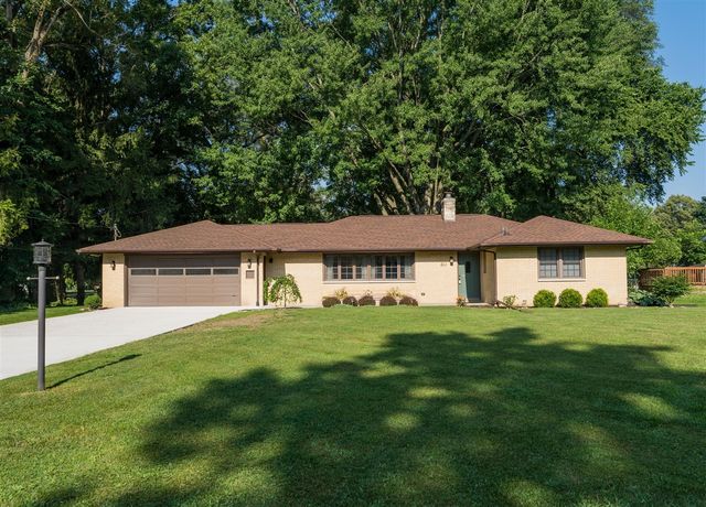 811 Thomas Street, Plainwell, MI 49080