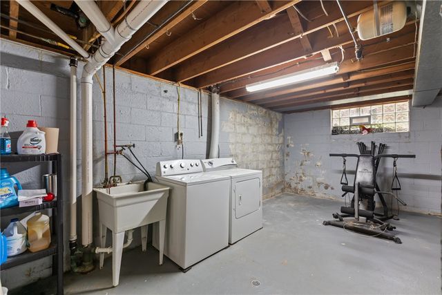 26 Edinburg Drive, Penn Hills, PA 15235